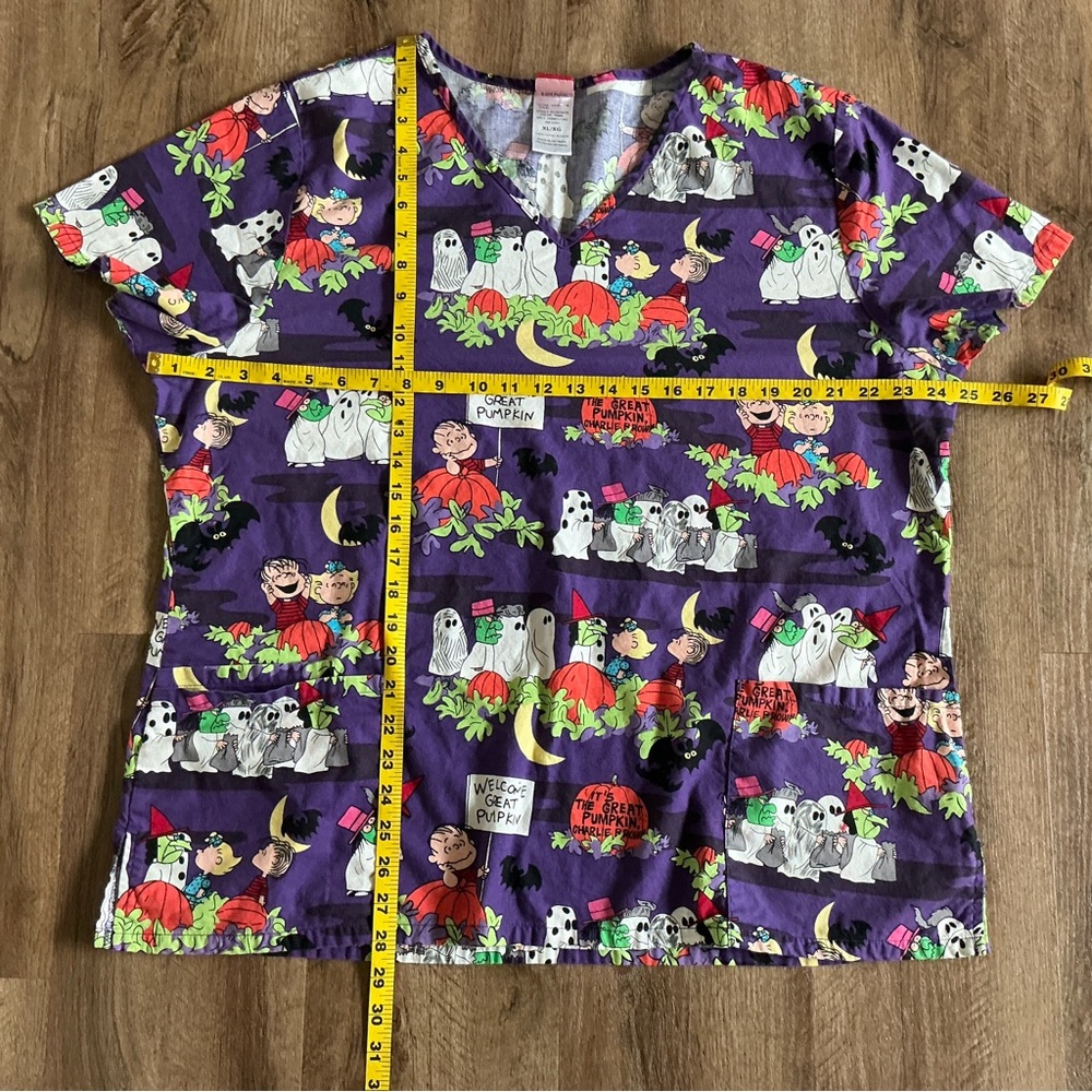 Halloween Scrub Top Lot Size XL Pooh Snoopy Peanuts Great Pumpkin Disney Unisex - Picture 16 of 16